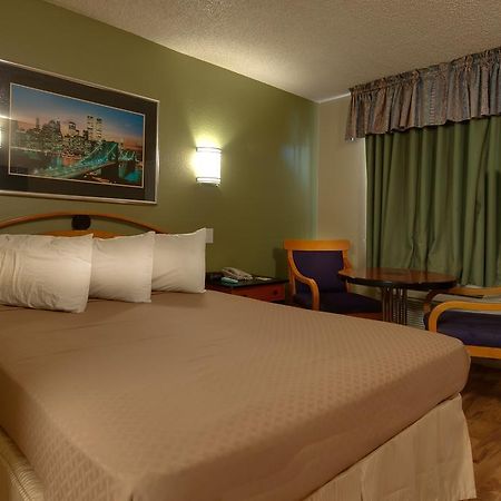 Vagabond Inn Bakersfield North Exteriör bild